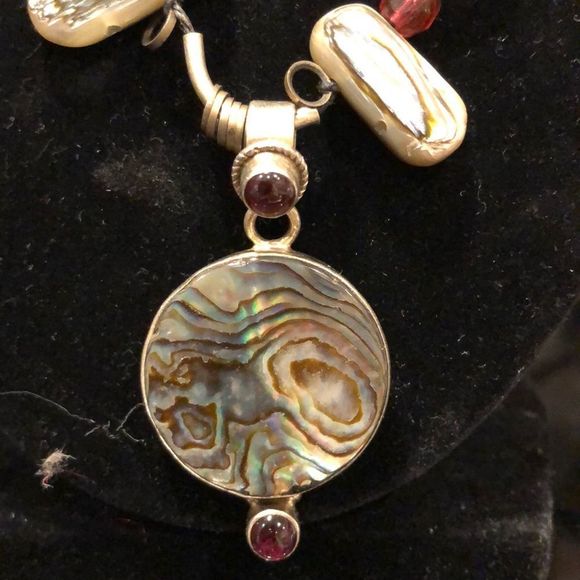 Handmade alabaster and sterling silver necklace - Picture 1 of 8